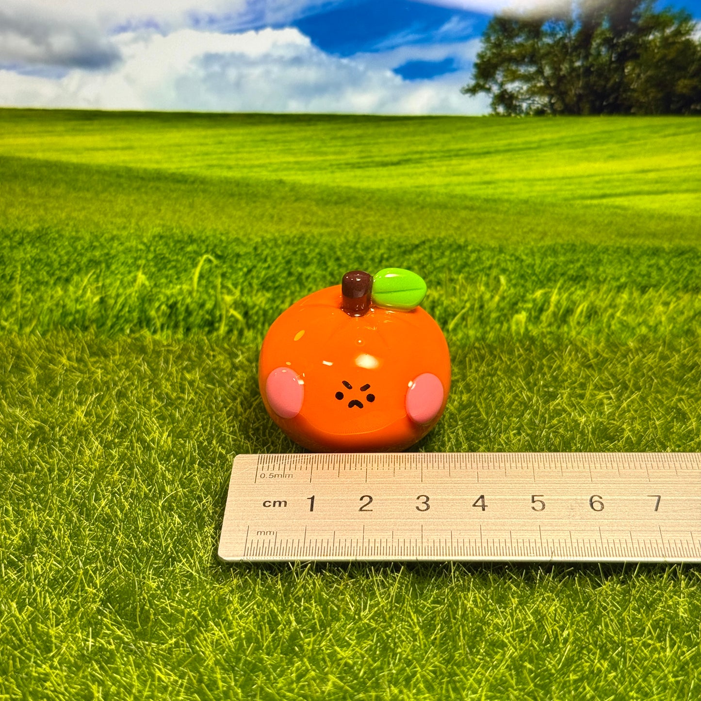 šOrange Friend Figureš