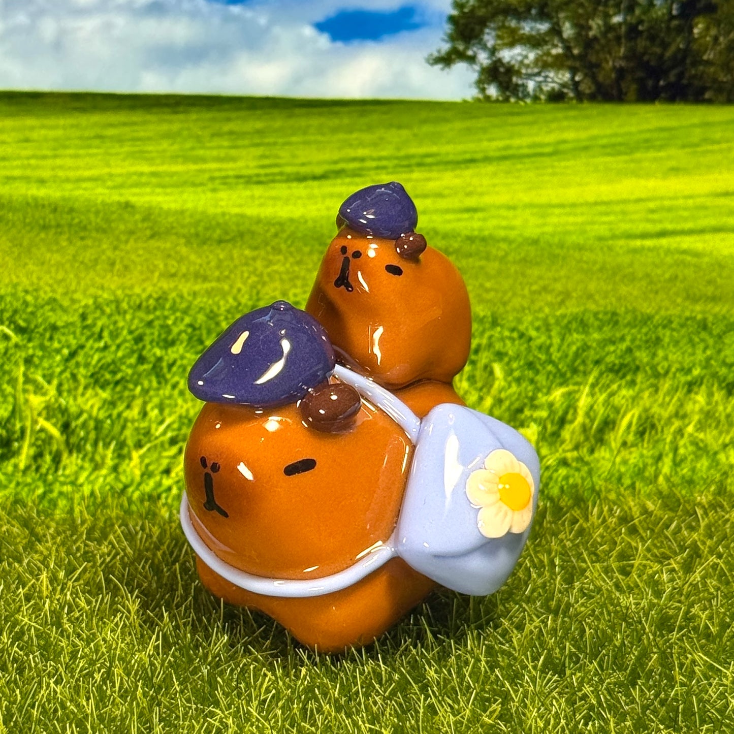 🌼Classy Capybara Duo With Flower Bag Figure👜