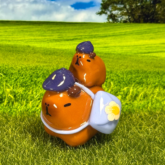 🌼Classy Capybara Duo With Flower Bag Figure👜