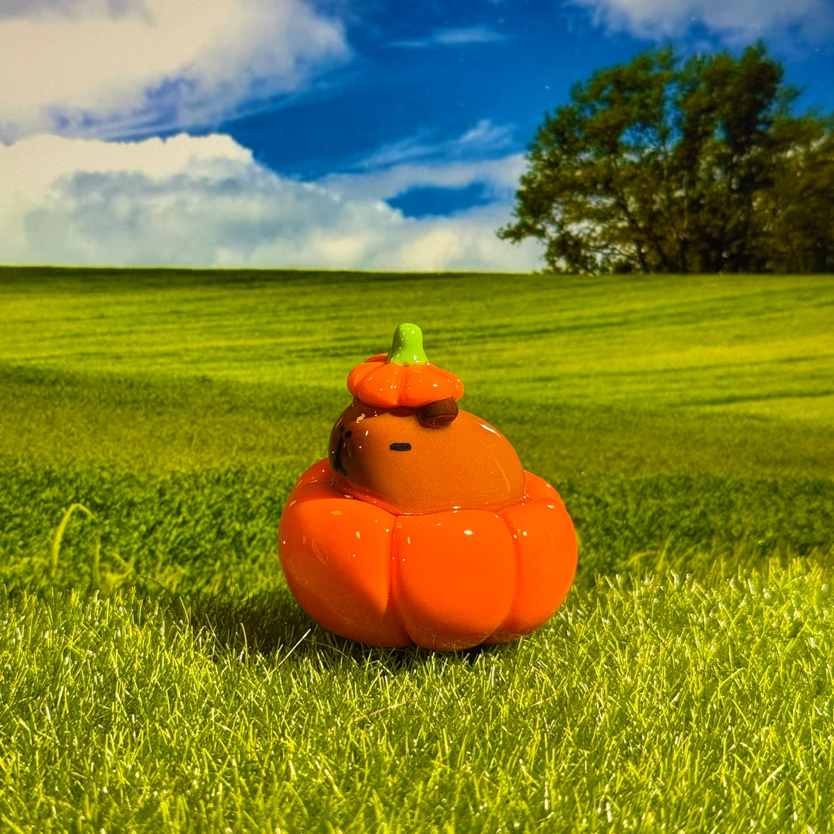 🎃Halloween🎃Smol Capybara in Pumpkin